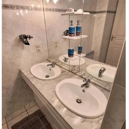 Apartment ' Les Pieds Dans L'eau ' *